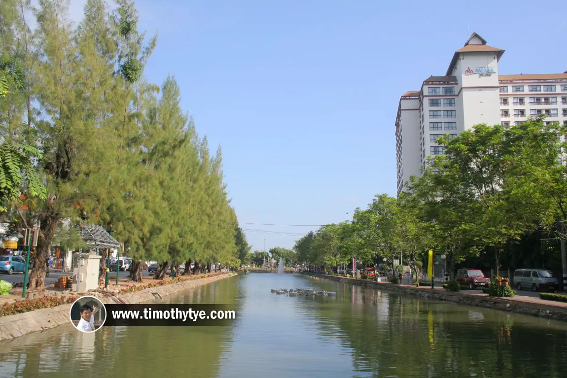 Old Chiang Mai moat