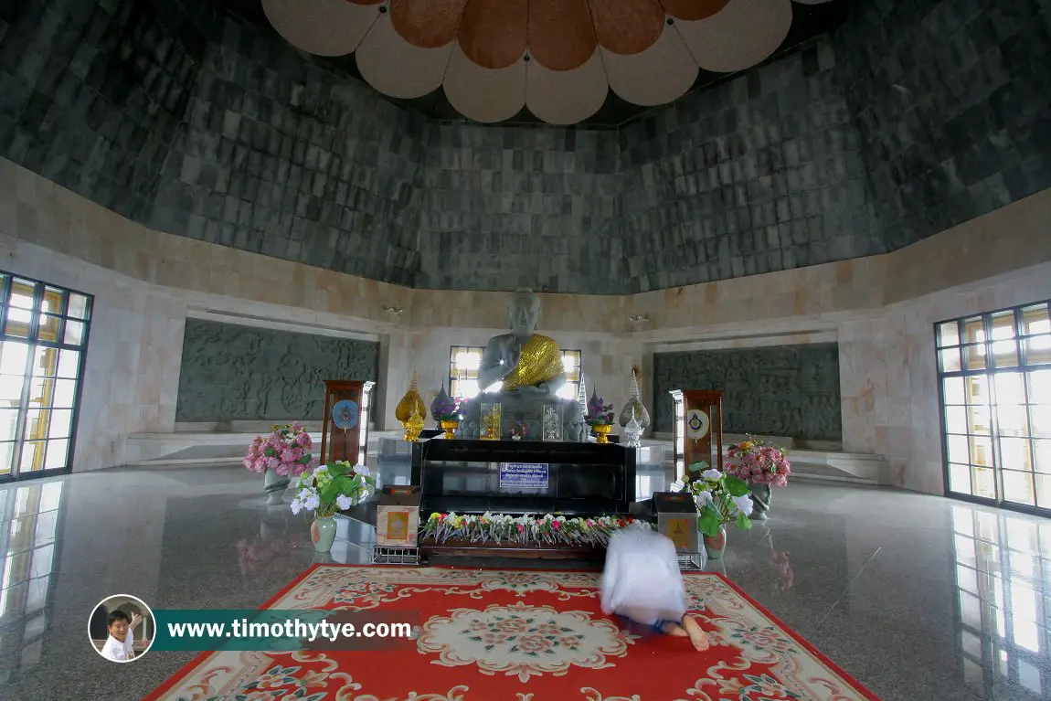 Phra Mahathat Naphamethanidon (King's Pagoda), Doi Inthanon