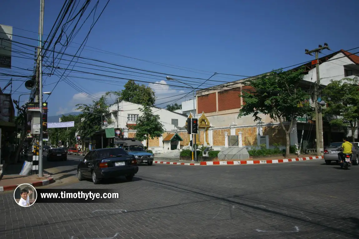 Rachadamnoen Road, Chiang Mai