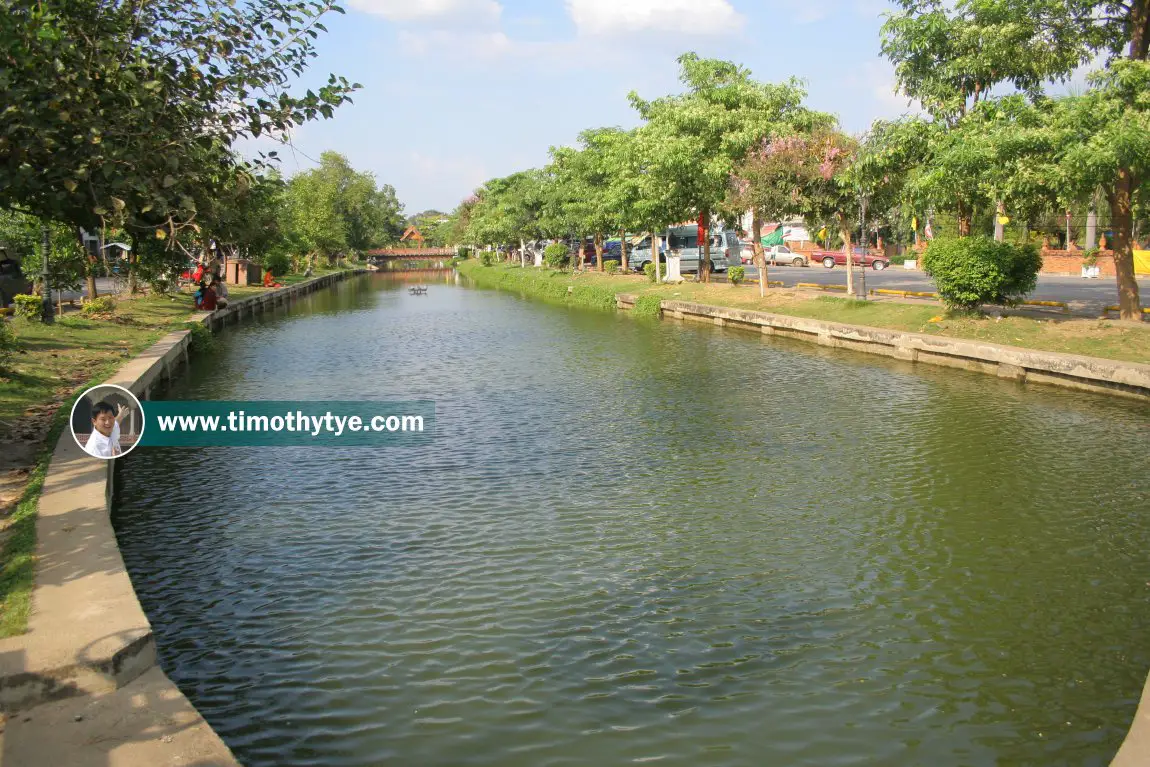 Lamphun moat