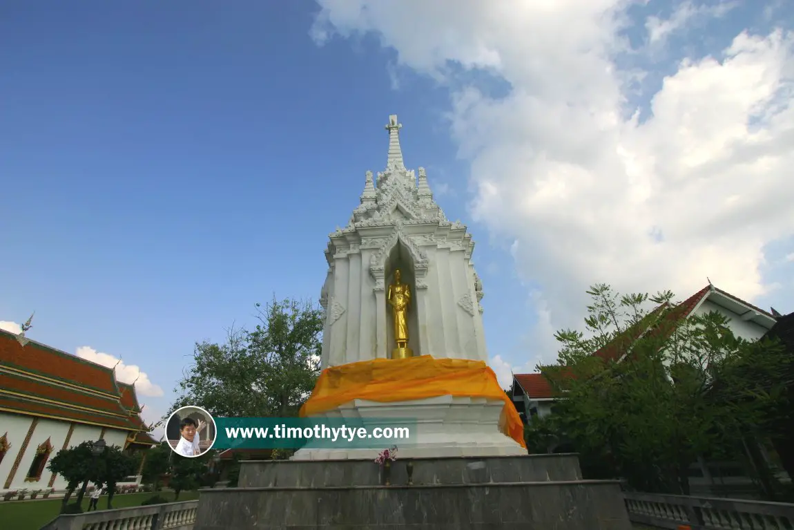 Mahapol Chedi, Wat Chamathewi