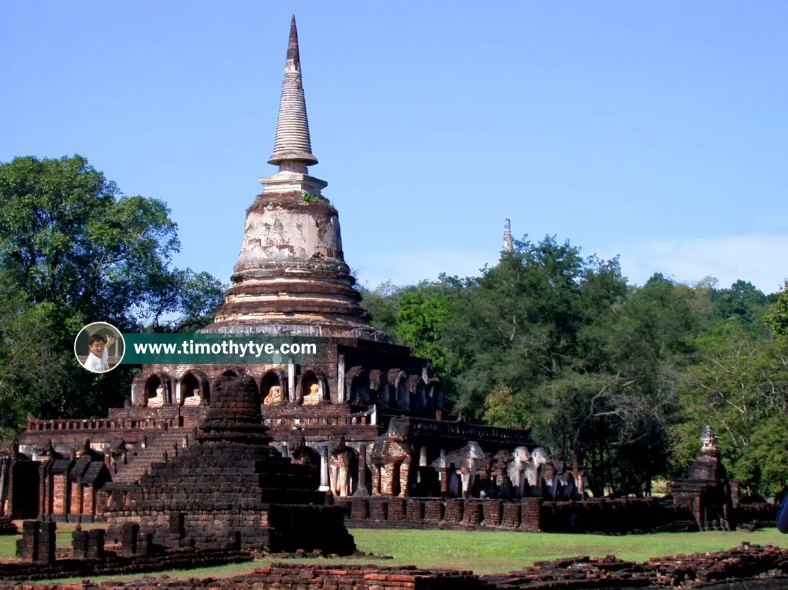 Wat Chang Lom, Si Satchanalai