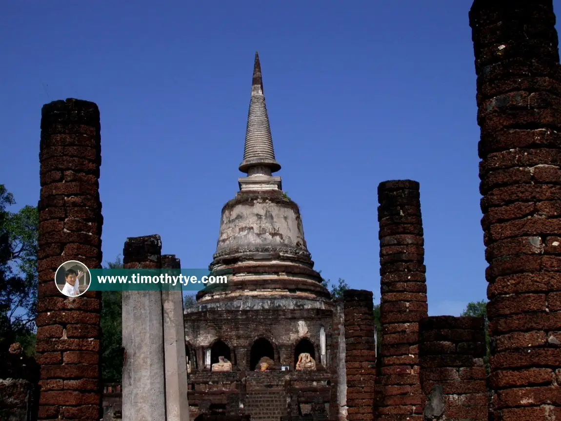 Wat Chang Lom, Si Satchanalai